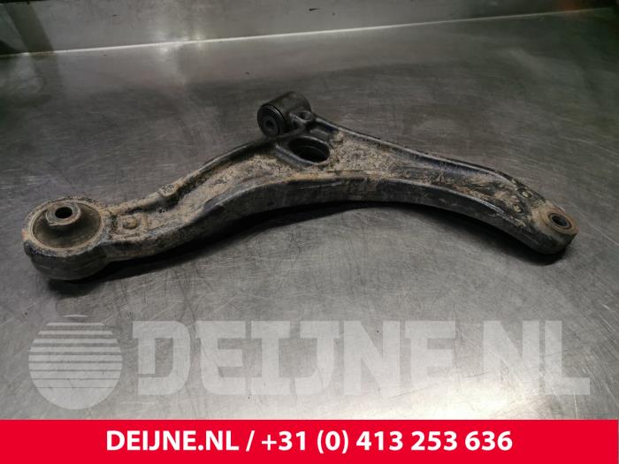 Renault Master Draagarm onder links-voor O206545