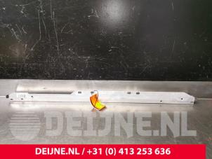 Gebruikte Dwarsbalk frontdeel Volvo XC90 II 2.0 T8 16V Twin Engine AWD Prijs € 90,00 Margeregeling aangeboden door van Deijne Onderdelen Uden B.V.