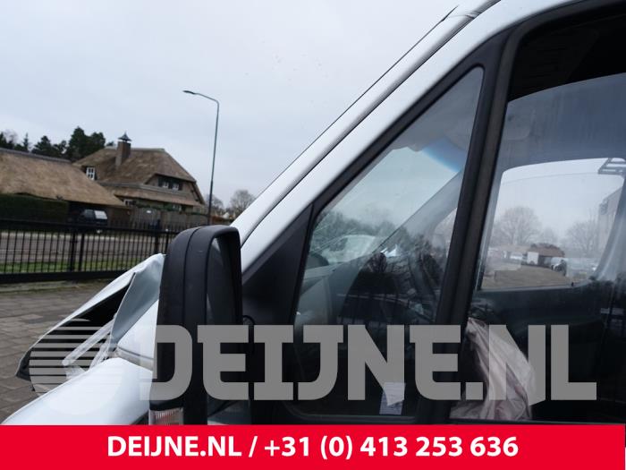Mercedes Sprinter Driehoeks Ruit links-voor O207210