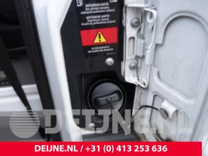 Mercedes Sprinter Tankklappe O207235 foto 2
