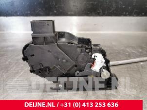Volvo XC60 Front door lock mechanism 4-door, right O207360 photo 2