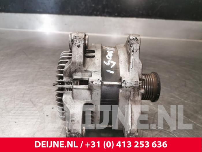 Dynamo van een Opel Movano 2.3 CDTi 16V FWD 2013