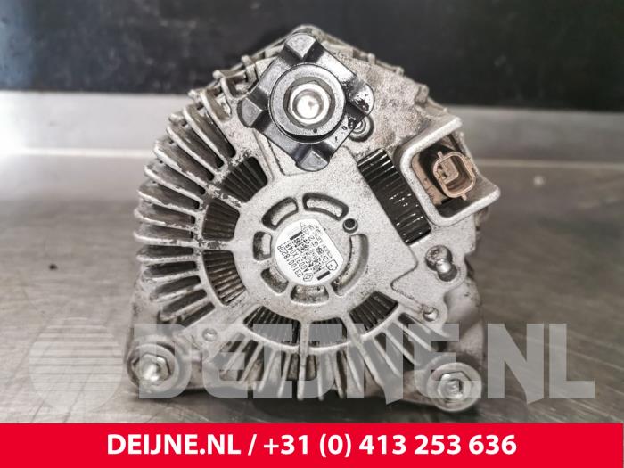 Dynamo van een Opel Movano 2.3 CDTi 16V FWD 2013