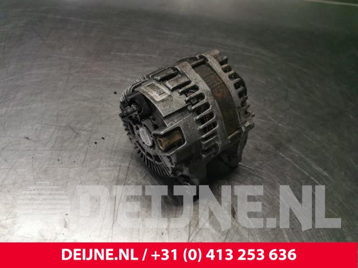 Dynamo van een Opel Movano 2.3 CDTi 16V FWD 2013