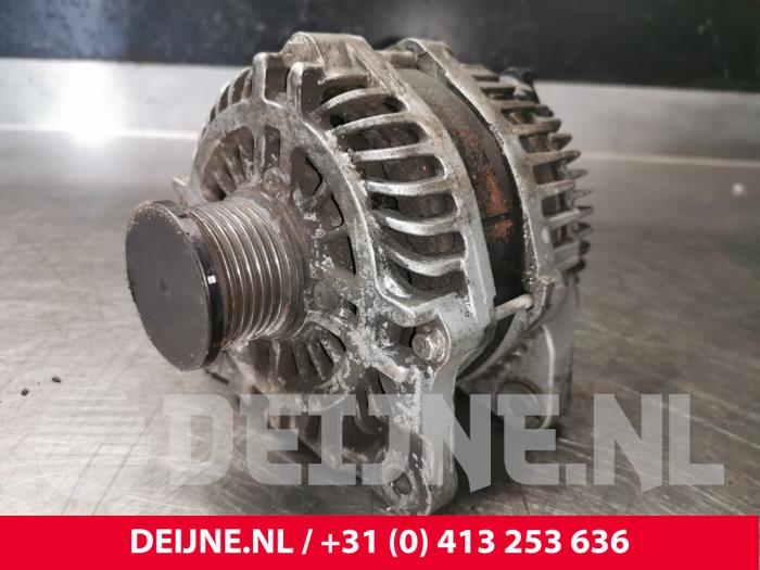Dynamo van een Opel Movano 2.3 CDTi 16V FWD 2013