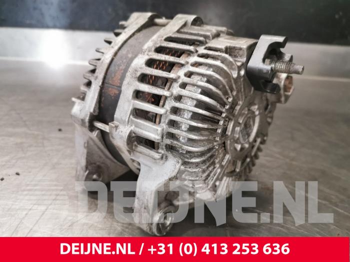 Dynamo van een Opel Movano 2.3 CDTi 16V FWD 2013