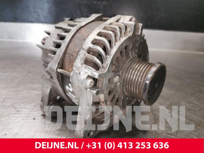 Dynamo van een Opel Movano 2.3 CDTi 16V FWD 2013