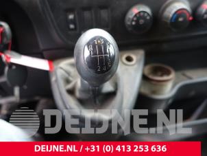 Gebruikte Versnellingspook Opel Movano 2.3 CDTi 16V FWD Prijs op aanvraag aangeboden door van Deijne Onderdelen Uden B.V.