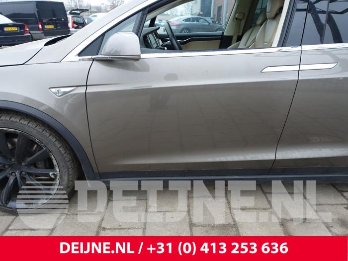 Tesla Model X Portier 4Deurs links-voor O208303