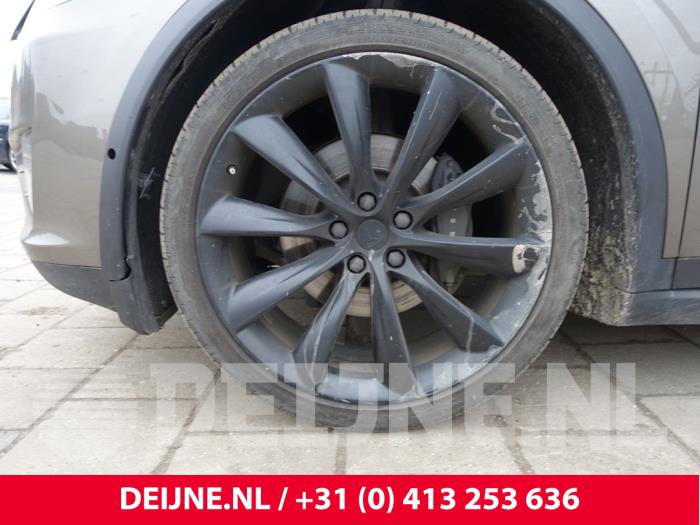 Tesla Model X Felgen Set + Reifen O208316