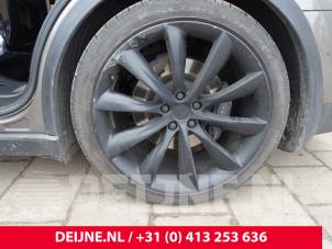 Tesla Model X Set of wheels + tyres O208316 photo 2