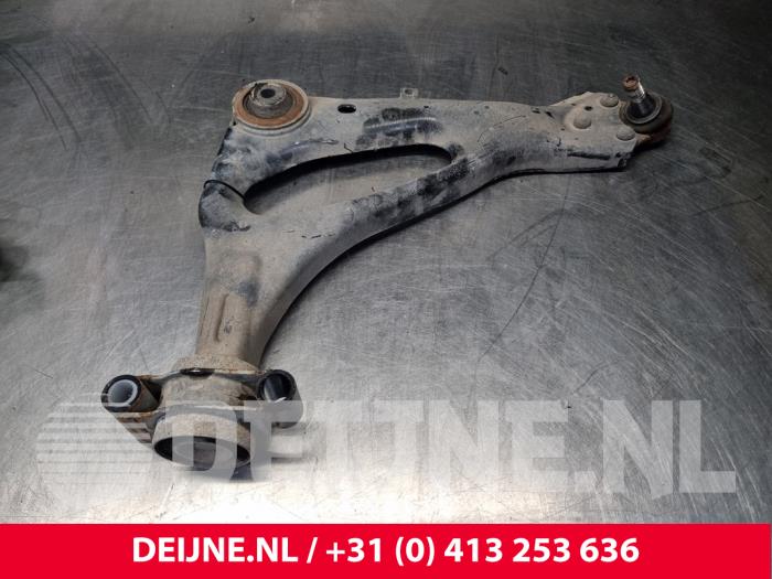 Mercedes Vito Draagarm onder rechts-voor O208344