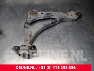 Gebruikte Draagarm onder rechts-voor Mercedes Vito (447.6) 1.7 110 CDI 16V Prijs € 181,50 Inclusief btw aangeboden door van Deijne Onderdelen Uden B.V.