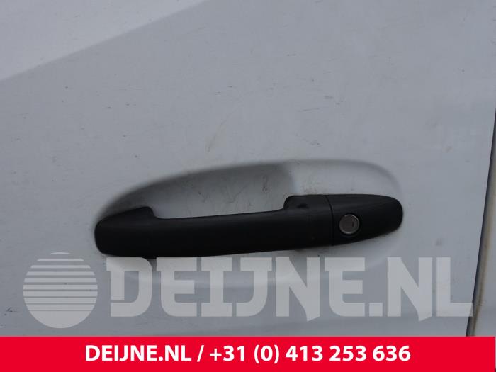 Mercedes Sprinter Türgriff 4-türig links vorne O208555