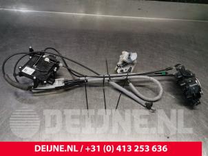 Volkswagen Transporter Schiebetür Schließmechanik rechts O208747 foto 2