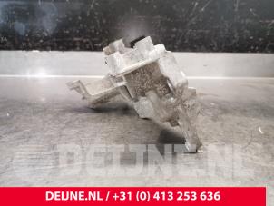 Citroen Jumpy Alternator lower bracket O208770 photo 2