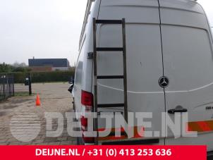 Mercedes Sprinter Minibus/van rear door O208836 photo 2