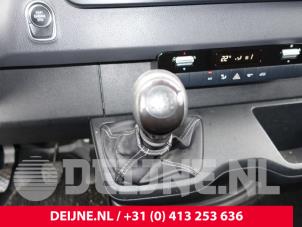 Gebruikte Versnellingspook Mercedes Sprinter 3,5t (907.6/910.6) 314 CDI 2.1 D RWD Prijs op aanvraag aangeboden door van Deijne Onderdelen Uden B.V.