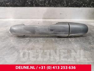 Gebruikte Schuifdeurgreep rechts Mercedes Vito (639.6) 2.2 113 CDI 16V Euro 5 Prijs € 42,35 Inclusief btw aangeboden door van Deijne Onderdelen Uden B.V.