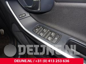 Gebruikte Ruit schakelaar elektrisch Volvo S60 II (FS) 1.6 DRIVe,D2 Prijs op aanvraag aangeboden door van Deijne Onderdelen Uden B.V.