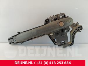 Gebruikte Deurgreep 2Deurs links Mercedes Vito (447.6) 2.2 116 CDI 16V Prijs € 24,20 Inclusief btw aangeboden door van Deijne Onderdelen Uden B.V.