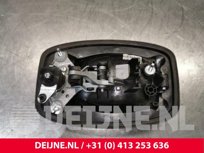 Iveco New Daily Türgriff 2-türig links O209883