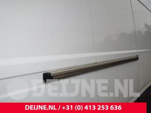 Iveco New Daily Schiebetür Schiene rechts O209891 foto 2