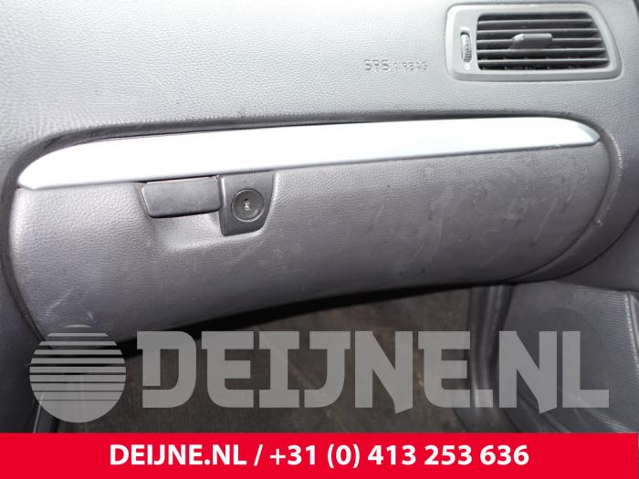 Volvo XC70 Handschuhfach O210041