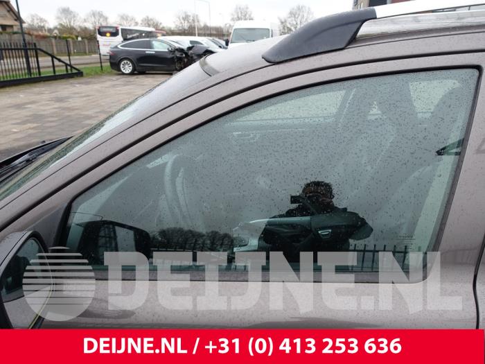 Volvo XC70 Ruitmechaniek 4Deurs links-voor O210100