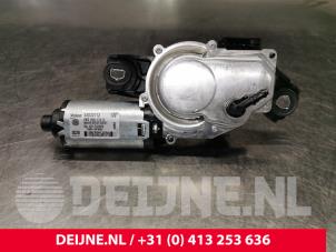 Volkswagen Caddy Scheibenwischermotor hinten O210181 foto 2