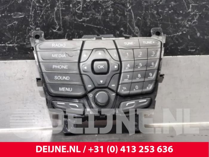 Ford Transit Radiobedienfeld O210318