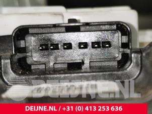Citroen Berlingo Sliding door lock mechanism, right O210651 photo 3