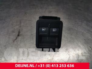 Gebruikte Ruit schakelaar elektrisch Volkswagen Caddy IV 1.0 TSI 12V Prijs € 24,20 Inclusief btw aangeboden door van Deijne Onderdelen Uden B.V.