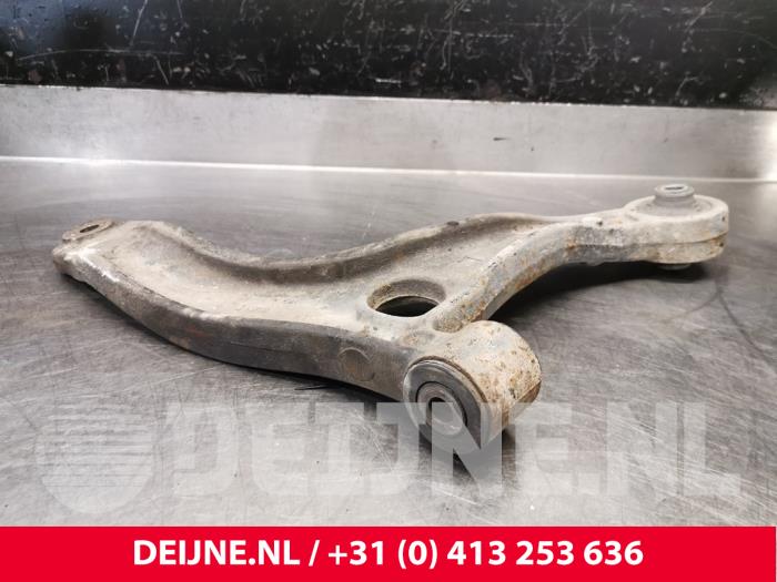 Renault Master Draagarm onder links-voor O210862