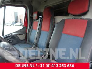 Gebruikte Voorstoel links Renault Master IV (FV) 2.3 dCi 125 16V FWD Prijs op aanvraag aangeboden door van Deijne Onderdelen Uden B.V.