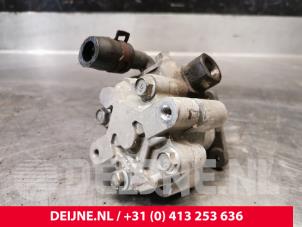 Gebruikte Servopomp Renault Master III (FV) 2.3 dCi 125 16V FWD Prijs € 96,80 Inclusief btw aangeboden door van Deijne Onderdelen Uden B.V.