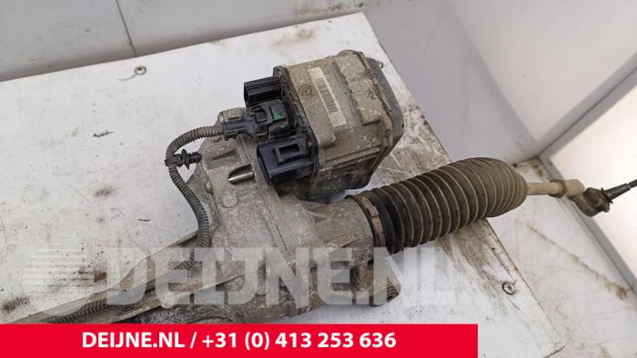 Stuurbekrachtiging Pomp van een Volvo V40 (MV) 1.6 D2 2015