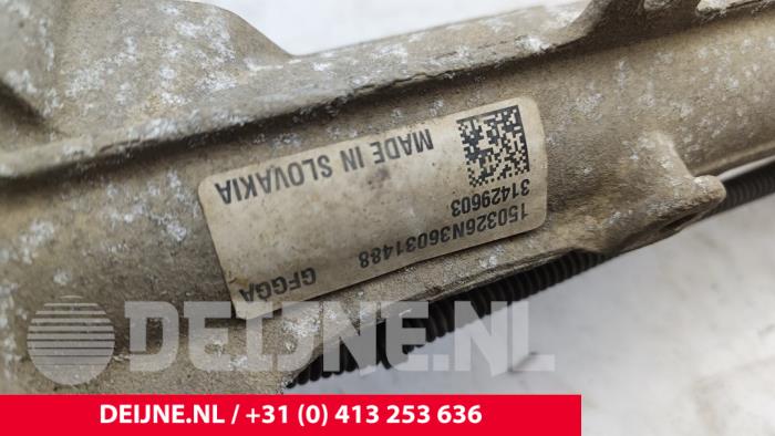 Stuurbekrachtiging Pomp van een Volvo V40 (MV) 1.6 D2 2015