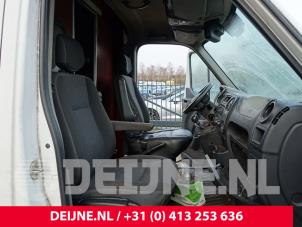 Gebruikte Stoel rechts Opel Movano 2.3 CDTi 16V FWD Prijs € 242,00 Inclusief btw aangeboden door van Deijne Onderdelen Uden B.V.