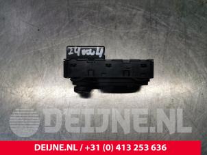 Renault Trafic Regeleinheit Multi Media O211387 foto 3