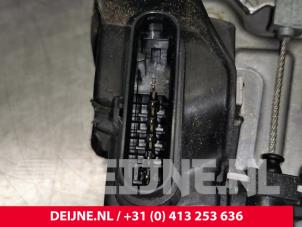 Volvo V40 Front door lock mechanism 4-door, right O211473 photo 3