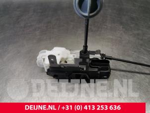Volvo V40 Front door lock mechanism 4-door, right O211473 photo 2