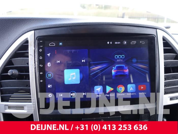 Display Multi Media regelunit van een Mercedes-Benz Vito (447.6) 1.6 111 CDI 16V 2015