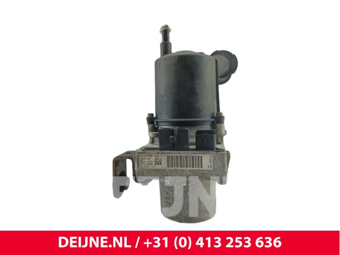 Gebruikte Pomp Servo Peugeot Partner (GC/GF/GG/GJ/GK) 1.6 HDI 90 Prijs € 121,00 Inclusief btw aangeboden door van Deijne Onderdelen Uden B.V.