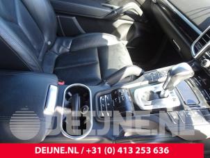 Gebruikte Armleuning Porsche Cayenne II (92A) 3.0 D V6 24V Prijs € 75,00 Margeregeling aangeboden door van Deijne Onderdelen Uden B.V.