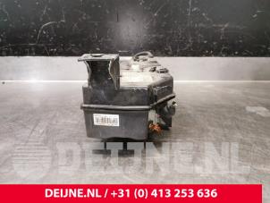 Peugeot Partner Additatief tank O211801 foto 2