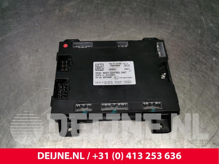 Gebruikte Computer Body Control Tesla Model S 75 Prijs € 211,75 Inclusief btw aangeboden door van Deijne Onderdelen Uden B.V.
