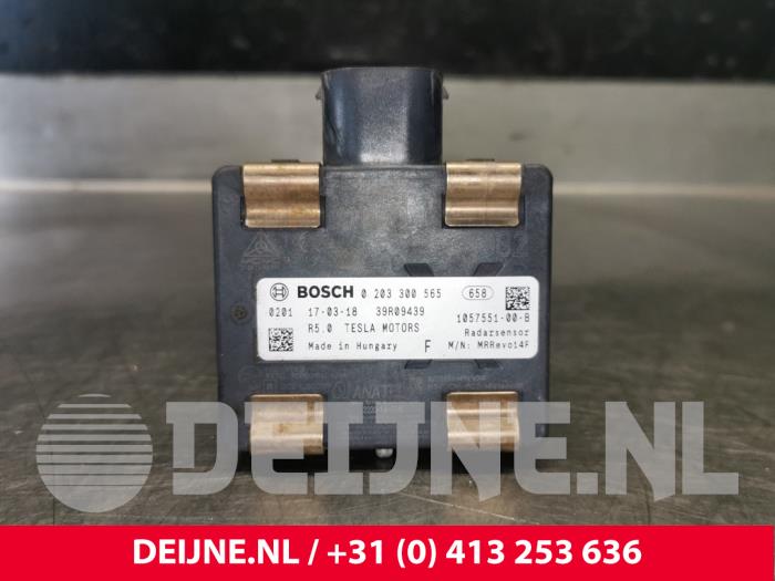 Gebruikte Radar sensor Tesla Model S 75 Prijs € 181,50 Inclusief btw aangeboden door van Deijne Onderdelen Uden B.V.