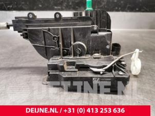 Mercedes Vito Deurslot Mechaniek 2Deurs links O212243 foto 2
