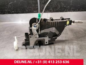 Mercedes Vito Deurslot Mechaniek 2Deurs links O212243 foto 3